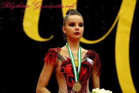 Первым тренером была лариса викторовна белова. Dina Averina Rhythmic Gymnastics Info