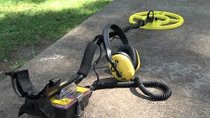 This metal detector also has an excellent manual or automatic ground balancing, which is vital in vlf metal detectors so that they can handle high mineralization and salt water. White S The Surfmaster Pi Youtube