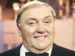 In the song, she expresses her unrequited love for the character marius, and how she dreams of being at his side but knows his love is for cosette and not for her. Les Dawson 1931 1993 Find A Grave Memorial