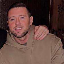 Can anyone recommend a good quality kitchen fitter/joiner, thanks.