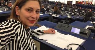 Járóka lívia európai parlamenti alelnök és képviselő hivatalos oldala. Jaroka Livia Nem Kellenek Olyan Hangadok Akik Azert Utaznak Gyongyospatara Hogy Ott Latvanyosan Elsirjak Magukat Merce