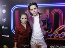 Artis 24 tahun ini membagikan video mengenakan gaun pengantin. Prilly Latuconsina Dan Maxime Nggak Mau Bikin Youtube Channel Bareng Nih