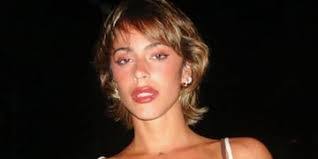 Elba Morales's Instagram, Twitter & Facebook