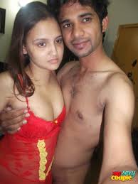 Desi couple enjoys watching themselves having foreplay in a mirror -  Pichunter