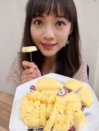 披薩為什麼加鳳梨啊!?【義大利人試吃台灣連鎖知名義大利菜】 italians trying italian food in taiwan. Gjcdpmka89yj2m