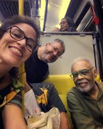 No meio da pandemia, fui fotografar esta escola e me emocionei. Já admirava  o trabalho da arq. Carolina Penna mas este projeto eu considero impar. Mas  para um projeto dar “certo” os