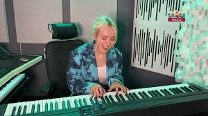 Мы хотим, чтобы друзья, однокурсники, одноклассники, соседи и коллеги всегда. Klava Koka Pokinula Chat Karantin Live Special Youtube