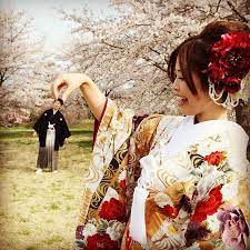 eandf wedding さんのinstagramをピンしています 前撮り 和装で遠近法 進撃の巨人だね笑 さくらが綺麗だったー w 前撮り 桜 和装前撮り 結婚式 前撮り ポーズ 和装 結婚式 前撮り ポーズ 結婚式 前撮り 和装