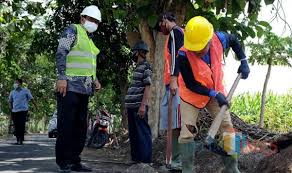 Check spelling or type a new query. Proyek Padat Karya Dinas Pu Kota Kediri Pekerjakan 3 750 Warga Terdampak Covid 19 Pacitan Times
