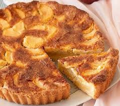 Le Gateau Aux Pommes A La Frangipane Est Un Gateau A Base De Pate Composee De Farine Sucre Beurre Yaourt Gateau Aux Pommes Recette Facile Recette Frangipane