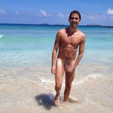 Hackean la cuenta Twitter de Paco León con un vídeo porno gay