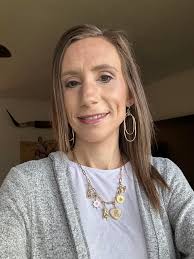 Earrings and necklace outfit ideas with leather pants