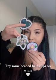 Cassandra (@redskycreeations)