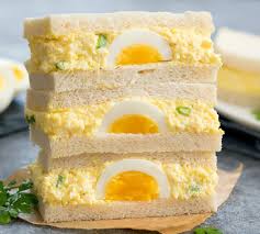 Wata rana ta nemi mijin da su yi mu'amalar aure da shi kuma ya amsa mata, domin shi baisan wainar da ake toyawa ba na kokarin kashe shi. Wikihausa Yadda Ake Egg Sandwich