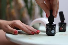 › kolik stojí provoz veterána? Slupovaci Gel Lak Na Nehty Doma Snadno Nalakujete A Vydrzi 2 Tydny Diy Projekty