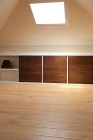 Heute zeigen wir ihnen wie sie eine kompakte bartheke selber bauen können und zwar mit einfachen materialien wie holzpaletten und steinplatten. Wohn Oder Schlafzimmer Mit Dachschrage Heimwerker Tipps