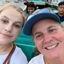 Amelia Henson's Instagram, Twitter & Facebook