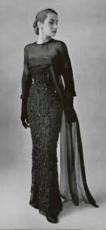 1951 Embroidered And Sequined Gown With Tulle Train By Balenciaga Vintageclothin Com Fashion Vintage Gowns Fifties Fashion