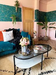 Other than those items, there is also a grey area rug used. Glamorous Living Room Quirky Home Accessories Caradise Glamorous Living Room Table Decor Living Room Living Room Accessories