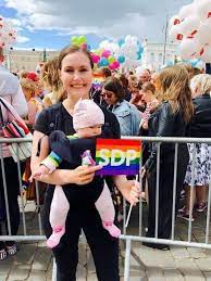 In 1899 he composed finlandia, which played its important role in finland gaining independence. Arco Iris Na Finlandia Primeira Ministra E Filha De Um Casal De Pessoas Do Mesmo Sexo Dezanove Noticias E Cultura Lgbti
