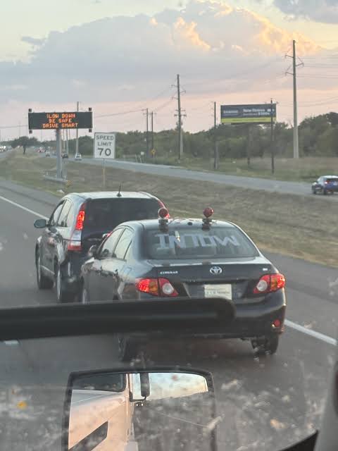 What's the deal with these guys? There's like 6 of them in a row with beat up cars doing the towing : r/Truckers
