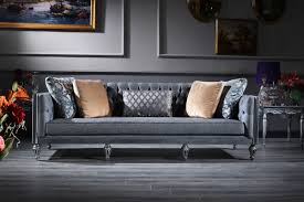 Chesterfield möbel sind wahre englische klassiker und erfreuen sich nach wie vor großer beliebtheit. Chesterfield Couch Blau