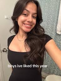 Brenda Alva's Instagram, Twitter & Facebook