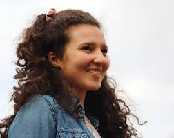 Budberg: Erster Roman "Klänge in Sommerblau" von Hannah Maryam Sentob