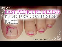 En este diseño se utilizo una base de esmalte tunder of turquoise de china glaze, (tiene un efecto mate muy bonito), las flores del esmalte french white de nina ultra pro y el centro de la flor con el esmalte. Pedicura Con Diseno Facil Para Principiantes Pedicure With Easy Desing Beginners Toe Nail Art By Chloekennedy94