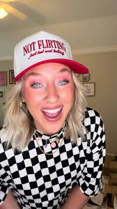 How to style a trucker hat ! Step 1