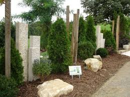 Sichtschutz Granitstelen Sieht Halt Nur So Bissle Aus Wie Aufm Friedhof Find Ich Aber Sonst Garten Landschaftsbau Landschaftsbau Bepflanzung