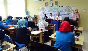 Sambut Perkuliahan Semester Genap, Fakultas MIPA Universitas PGRI Palembang  Gelar Pelatihan Penulisan Skripsi - Universitas PGRI Palembang