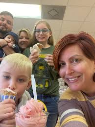 Just tried this hole in the wall ice cream, milkshake, smoothie, and desert  place with my family that's just minutes away from downtown Fayetteville  called Feena's Frulato. If you are like me