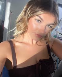 Abbey Thomson (@abbeythomsonn) • Instagram photos and videos