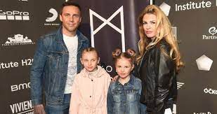 We have estimated roman vojtek's net worth, money, salary, income, and assets. Roman Vojtek Misto Snoubenky Petry Vraspirove Vyvedl Jinou Blondynu Koho Blesk Cz