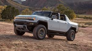 It will have 300+ miles of range and 625 hp. 2022 Gmc Hummer Ev Pics Specs Price And More Motor1 Com