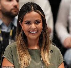 Meredith Kendall's Instagram, Twitter & Facebook