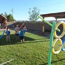 Ya sea para celebrar una fiesta de cumpleaños, una tarde en familia o una reunión con sus amigos, te proponemos estos juegos para adolescentes al aire libre: 27 Juegos Al Aire Libre Locamente Divertidos Que Amaras