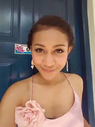 Zoe Rosarin (@StickneyRosarin)