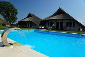 Deplasare la murighiol si transfer cu barca ( salupa ), 15 minute, la hotelul egreta de 3* de la uzlina. Il Resort Frank Worthley Cabane Delta Dunarii Justan Net