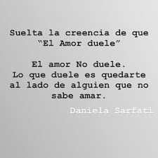 Tenemos La Creencia Negativa De Que Hay Que Luchar Por El Amor Suelta Esa Creencia El Amor No Duele Si El Amor Duele Frases Frases Vida Amor Frases Bonitas