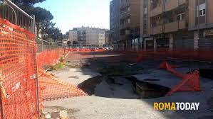 Ostia sprofonda, lavori a rilento in via Zotti