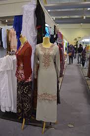 Sarung bhs telah lama dikenal sebagai produk busana muslim yang unggul akan kualitas, ditenun oleh pengerajin. Baju Kurung Wikipedia Bahasa Melayu Ensiklopedia Bebas