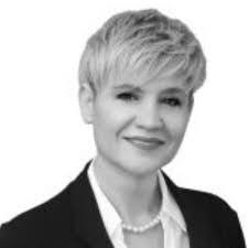 Miriam Everett's Instagram, Twitter & Facebook