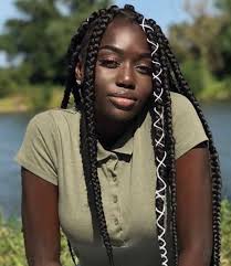 Black And Burgundy Box Braids On Dark Skin Pin By Anne E On Styles Protective Beautiful Black Girl Beautiful Dark Skinned Women Beautiful Dark Skin