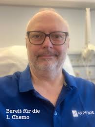 Wieder im AKH und wieder startet eine neue Runde Chemotherapie. Mit viel  Kraft und Ausdauer schaffe ich das. Die HYPO NOE begleitet unsere Kunden  und mich ein Leben lang.