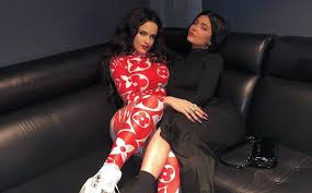 Cardi b © 2020 copyright. Kylie Jenner Y Rosalia En El Nuevo Video De Cardi B Wegow Blog