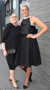 Liz cambage was born to mother julia cambage on 18 august 1991 , in london, the united kingdom, she is australian by nationality and belongs to the white ethnic group. Margot Robbie Touches Down At Flemington In A Private Helicopter For Stakes Day Daily Mail Online