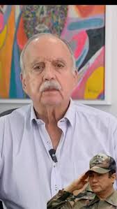 Comandante Omar Cabezas recorriendo la Universidad Americana!