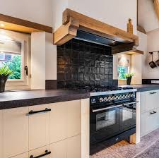 mooie landelijke keuken keukencentrum vosseling uit wellseind realiseert prachtig keukenontwerp meer foto s via de link keuke kitchen cabinets kitchen home
